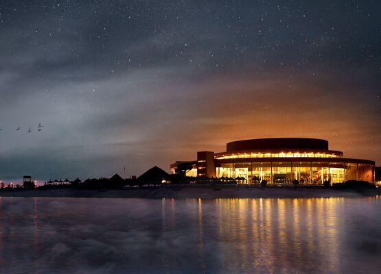 St. Martins Therme und Summer Island bei Nacht mit Sternenhimmel Luftaufnahme